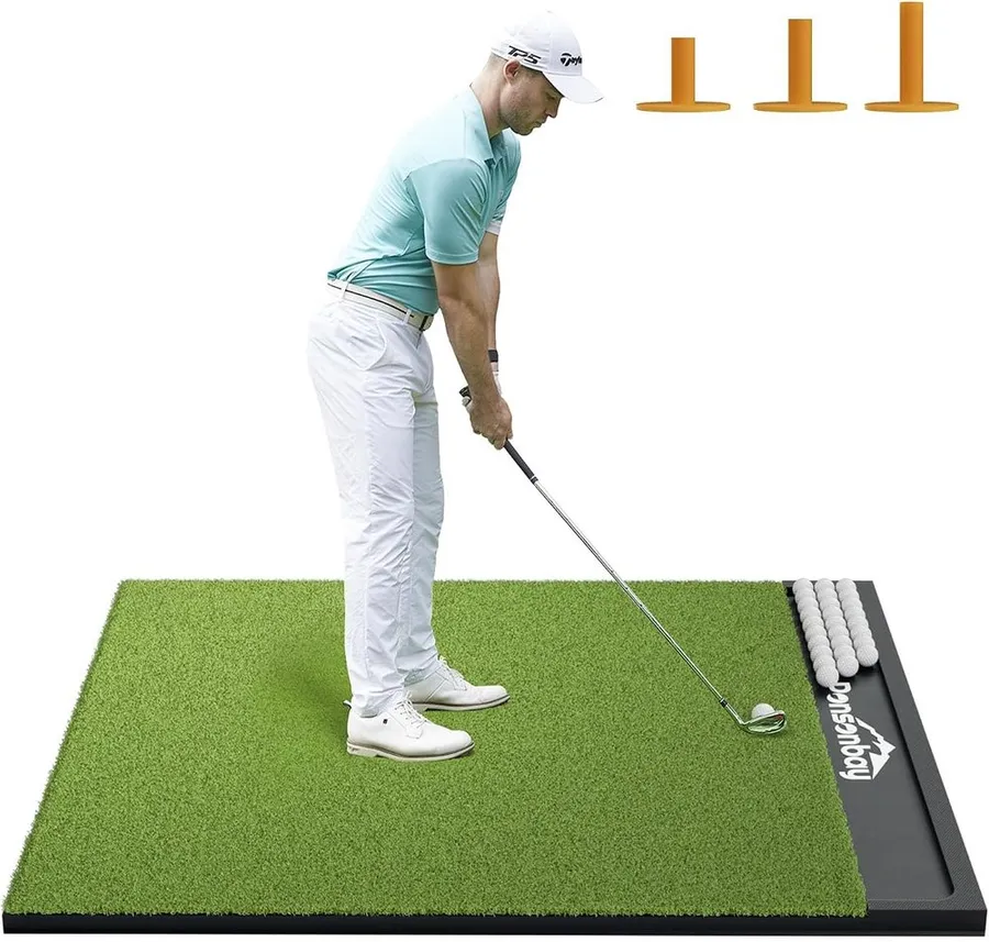 Integrated golf hitting mat with built-in ball tray and three tees