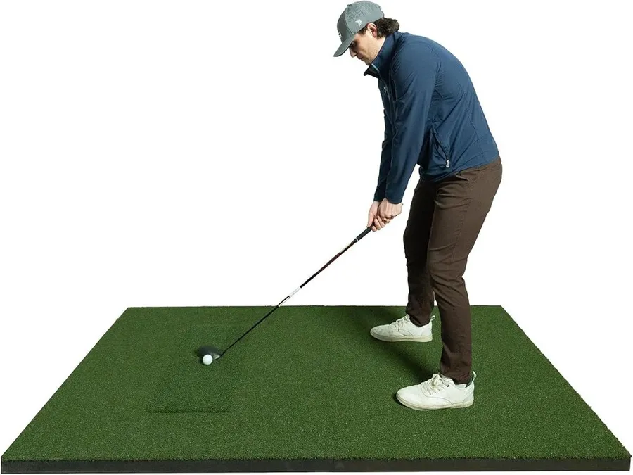SIGPRO Softy cushioned golf mat with replaceable hitting strip