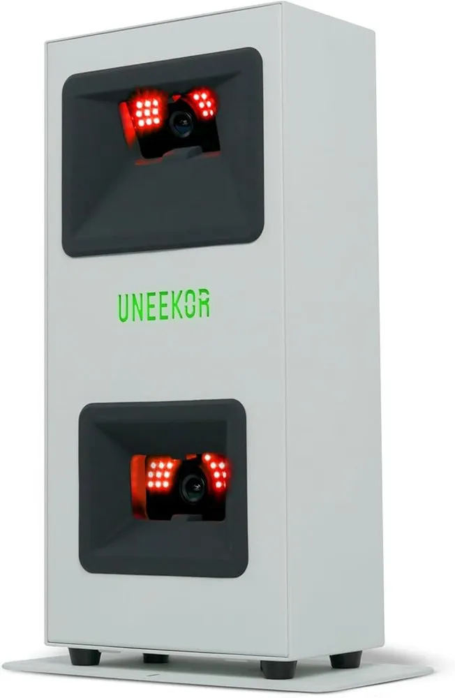 Uneekor EYE MINI CORE photometric golf launch monitor